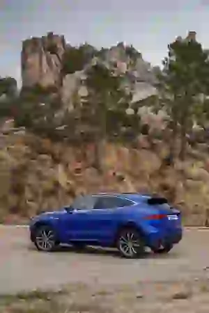 Jaguar E-PACE R-Dynamic S P300 - Test drive