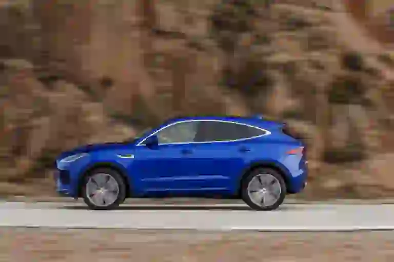 Jaguar E-PACE R-Dynamic S P300 - Test drive - 33