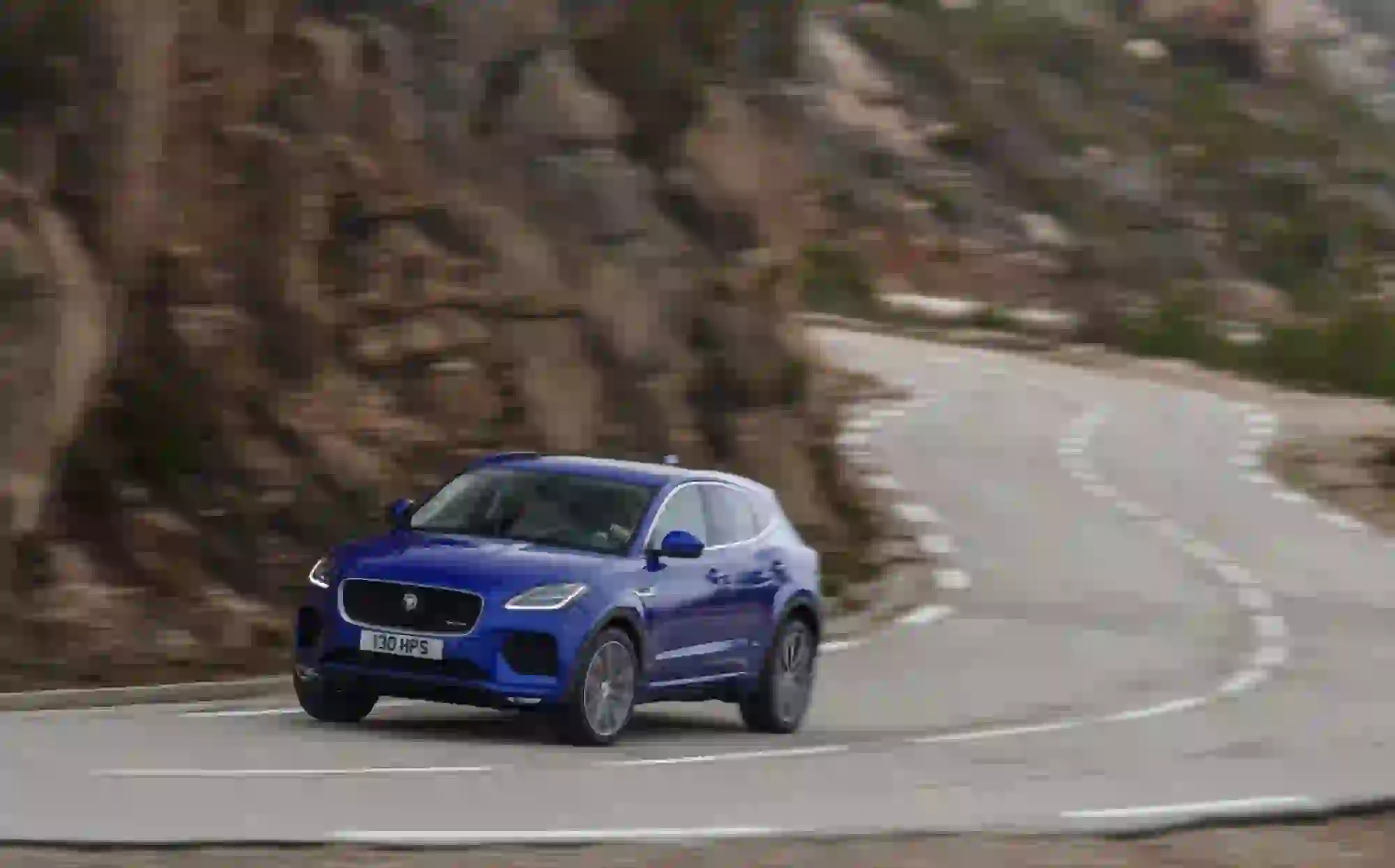 Jaguar E-PACE R-Dynamic S P300 - Test drive - 38