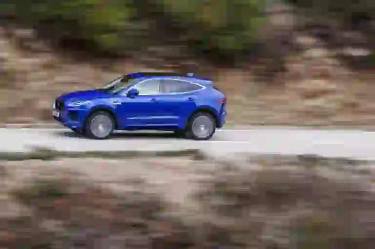 Jaguar E-PACE R-Dynamic S P300 - Test drive - 51