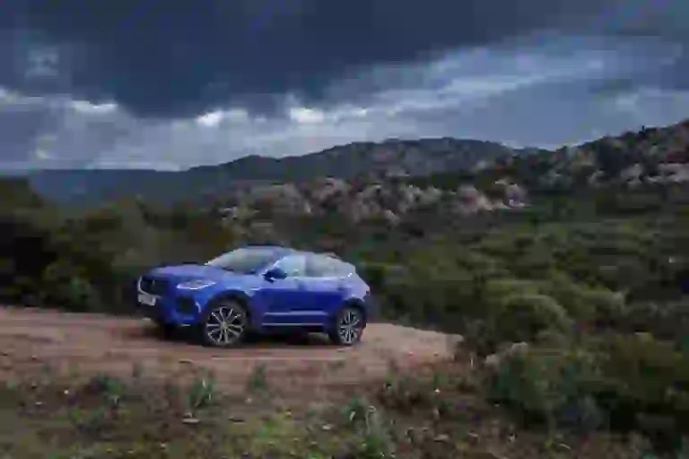 Jaguar E-PACE R-Dynamic S P300 - Test drive - 68