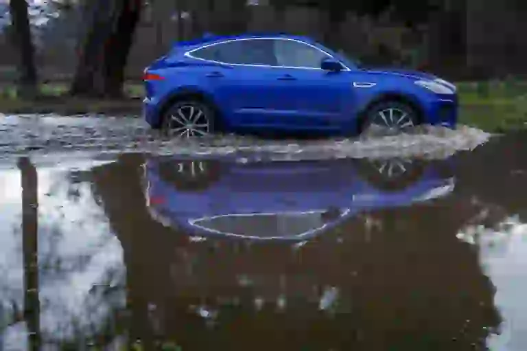 Jaguar E-PACE R-Dynamic S P300 - Test drive - 71