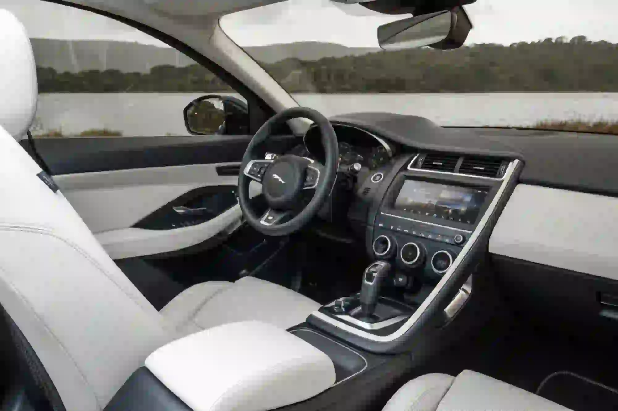 Jaguar E-PACE R-Dynamic S P300 - Test drive - 94