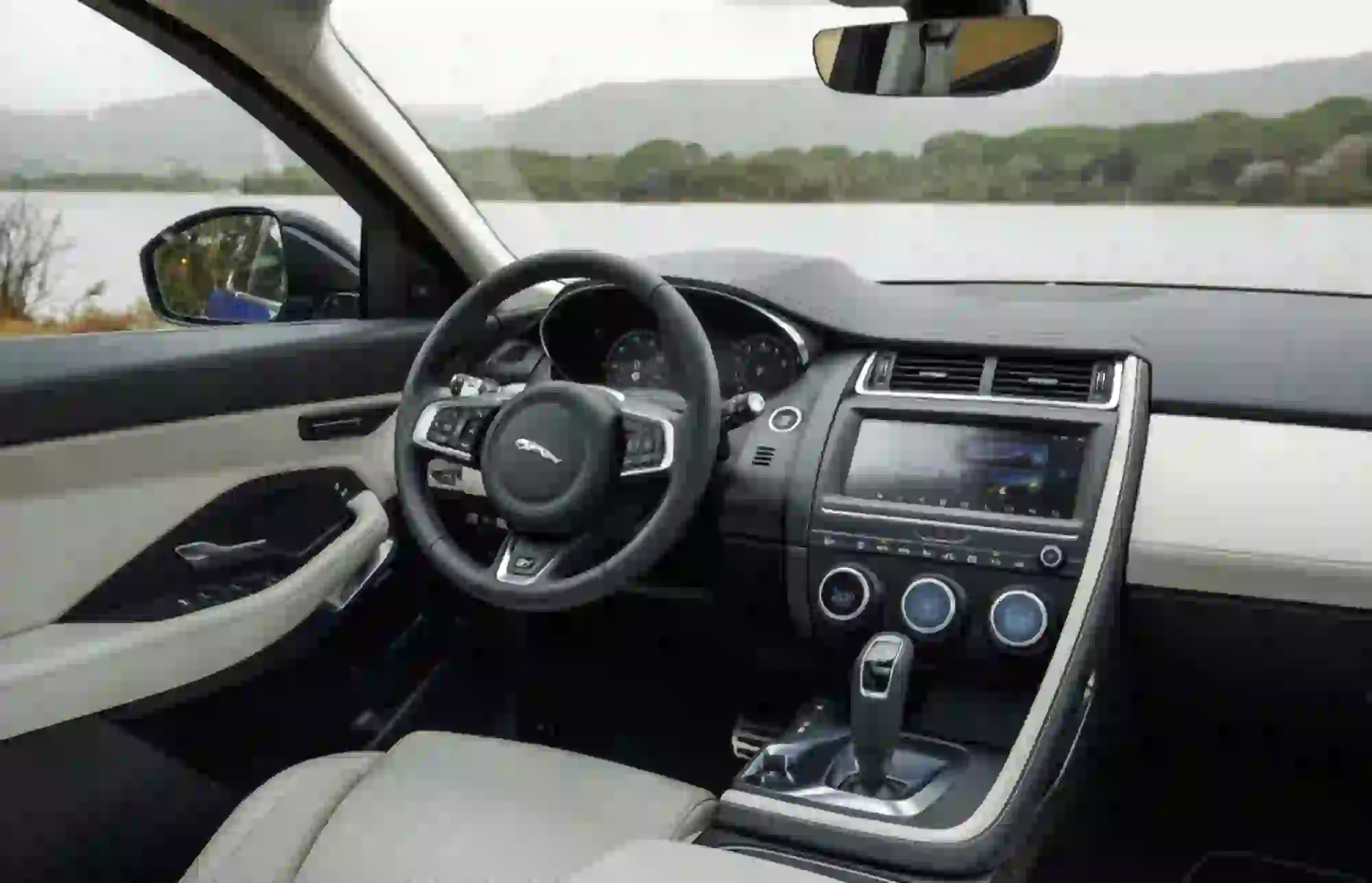 Jaguar E-PACE R-Dynamic S P300 - Test drive - 103