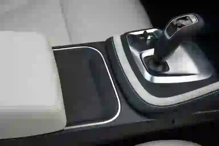 Jaguar E-PACE R-Dynamic S P300 - Test drive - 104
