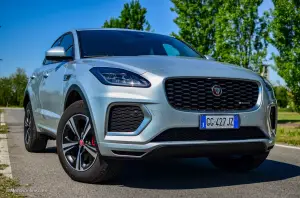 Jaguar E-Pace R Dynamic S P330e 2022 - Prova su Strada