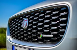 Jaguar E-Pace R Dynamic S P330e 2022 - Prova su Strada