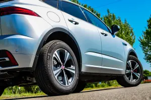 Jaguar E-Pace R Dynamic S P330e 2022 - Prova su Strada - 24