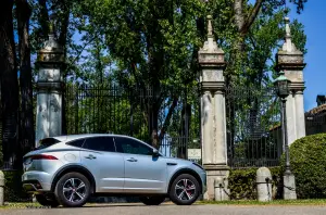 Jaguar E-Pace R Dynamic S P330e 2022 - Prova su Strada - 66