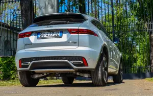 Jaguar E-Pace R Dynamic S P330e 2022 - Prova su Strada