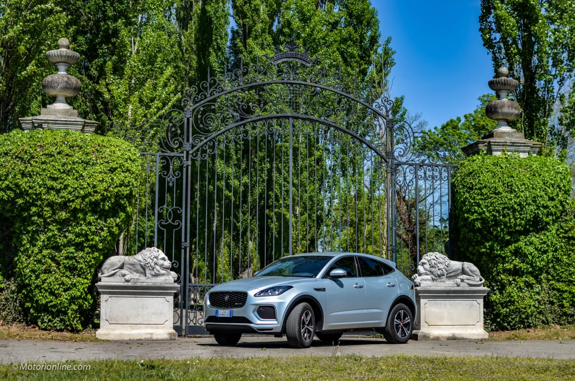 Jaguar E-Pace R Dynamic S P330e 2022 - Prova su Strada - 71