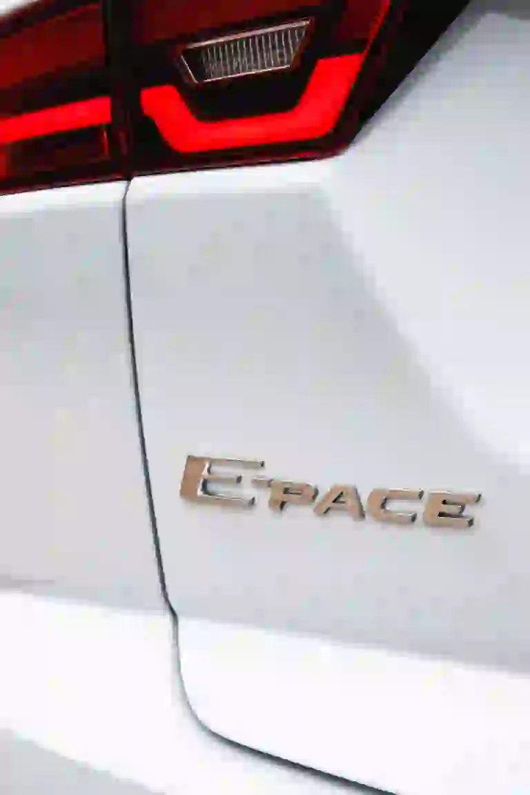 Jaguar E-PACE S D240 - Test drive - 185