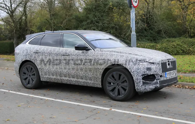 Jaguar F-Pace 2020 - Foto spia 29-11-2019 - 11