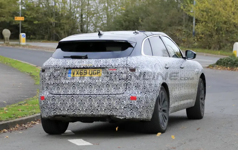 Jaguar F-Pace 2020 - Foto spia 29-11-2019 - 15