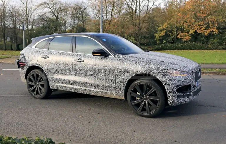 Jaguar F-Pace 2020 - Foto spia 29-11-2019 - 3