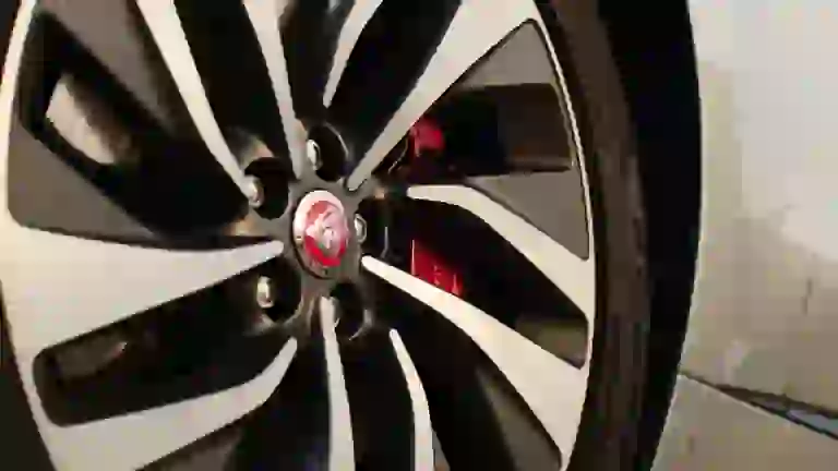 Jaguar F-Pace 400e AWD 2022 - 24