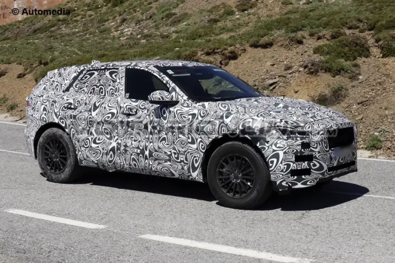 Jaguar F-Pace - Foto spia 07-06-2015 - 4