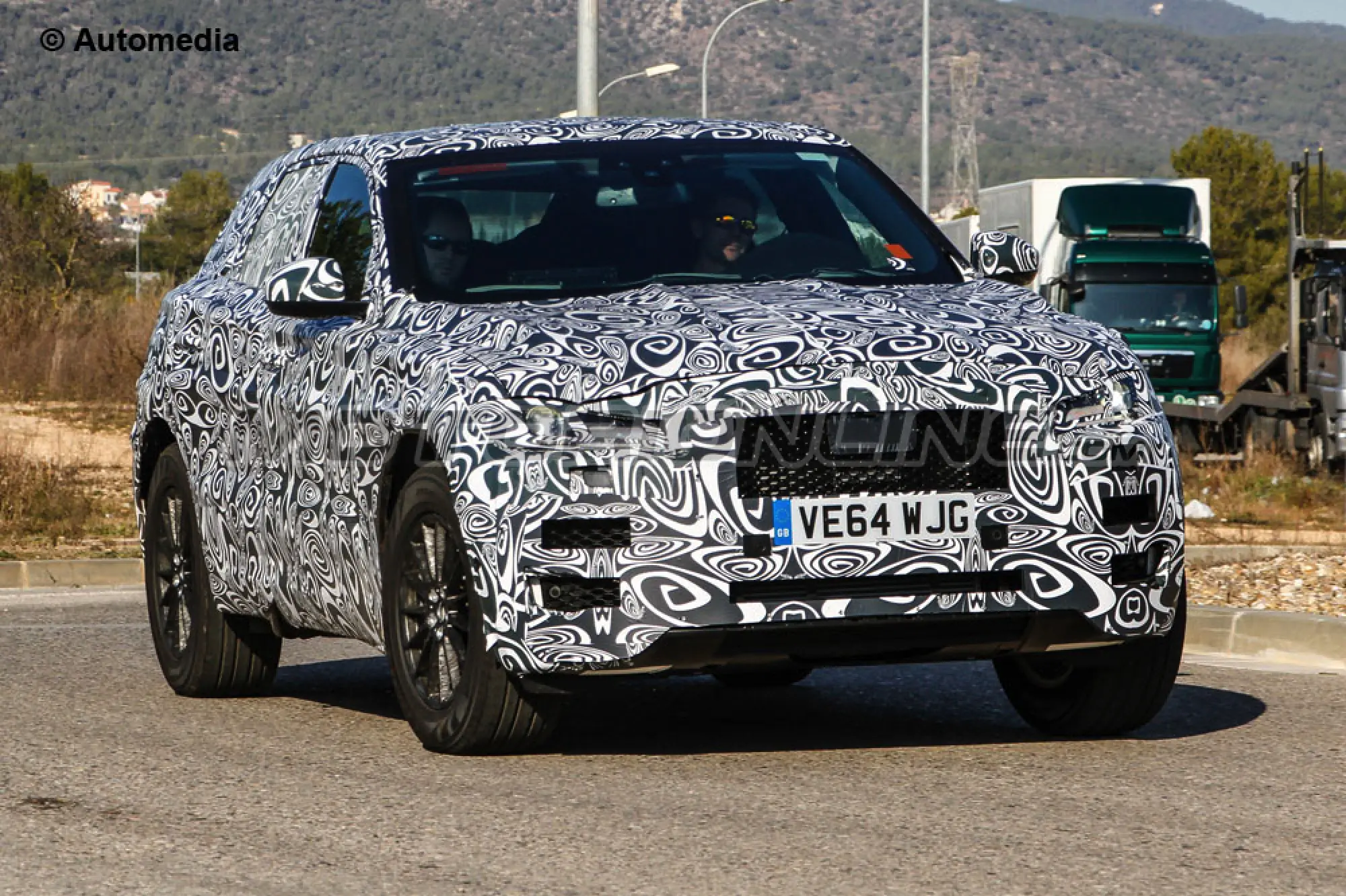 Jaguar F-Pace - Foto spia 16-01-2015 - 1