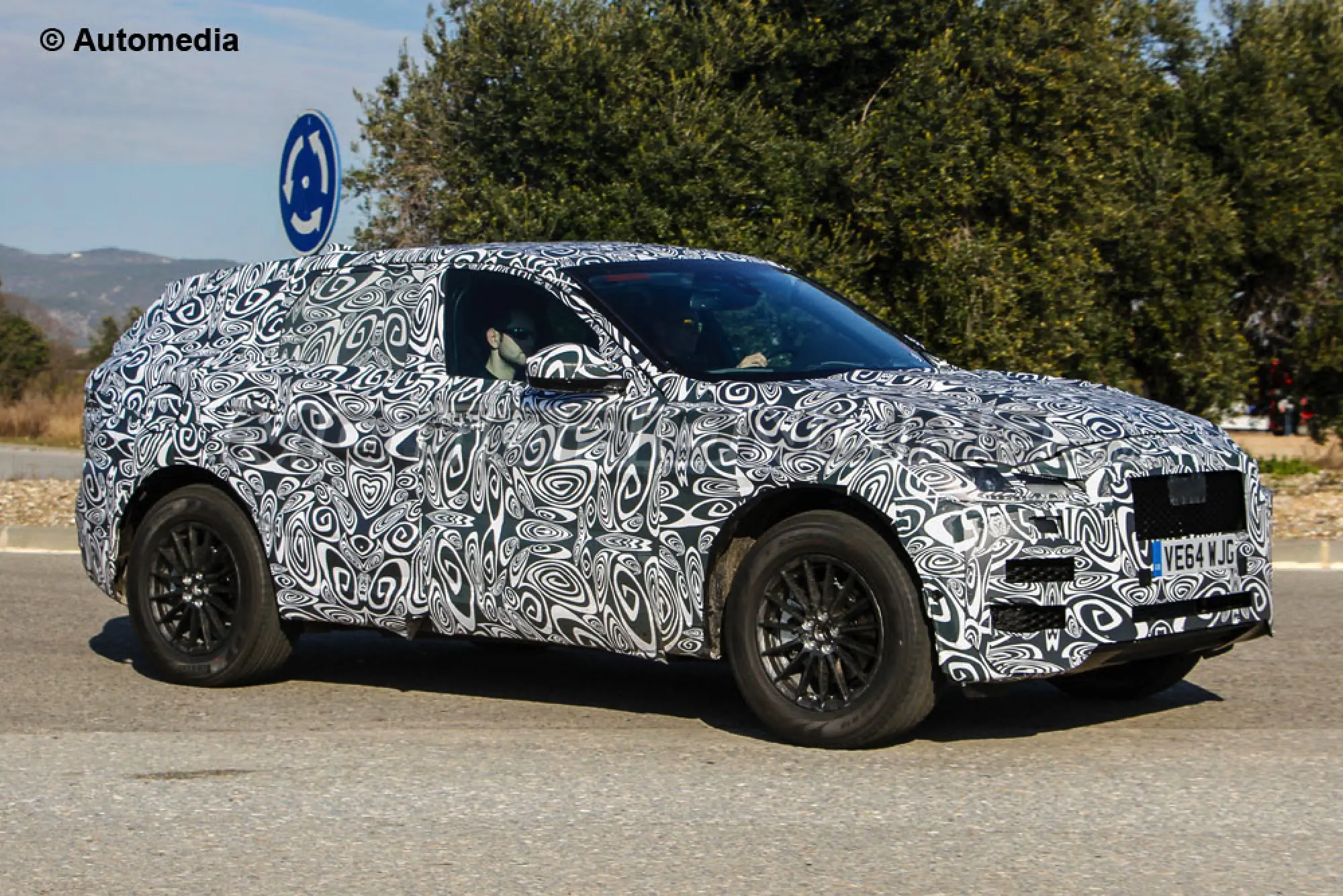 Jaguar F-Pace - Foto spia 16-01-2015 - 3