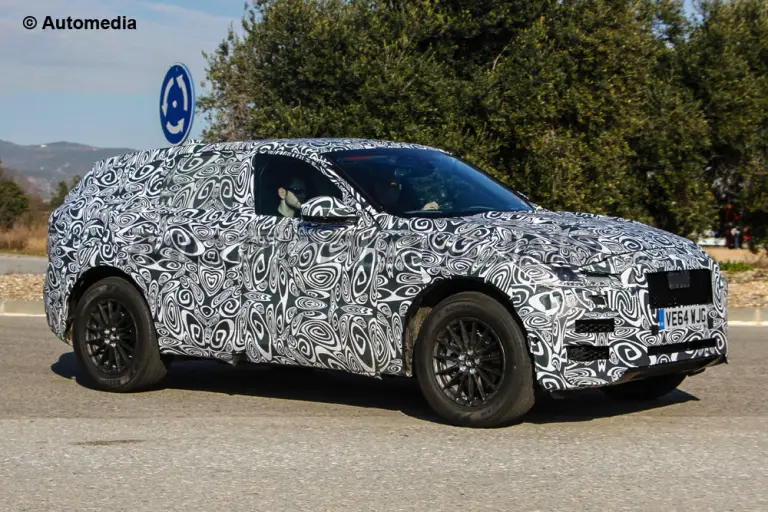 Jaguar F-Pace - Foto spia 16-01-2015 - 3
