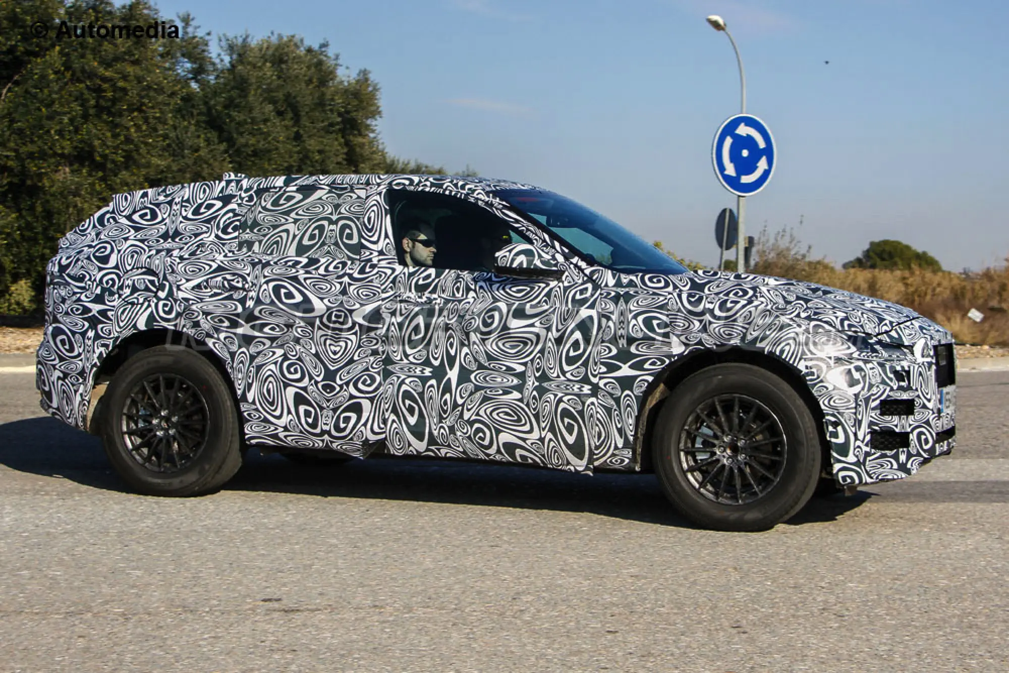 Jaguar F-Pace - Foto spia 16-01-2015 - 4