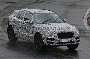 Jaguar F-Pace - Foto spia 23-06-2015