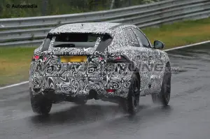 Jaguar F-Pace - Foto spia 23-06-2015