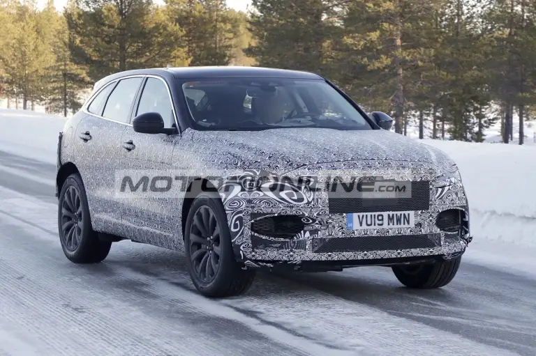 Jaguar F-Pace - Foto spia 6-3-2020 - 2