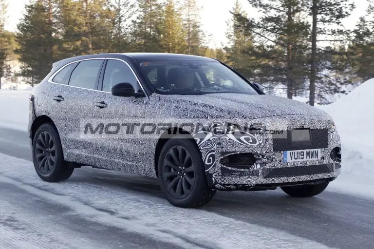 Jaguar F-Pace - Foto spia 6-3-2020 - 3