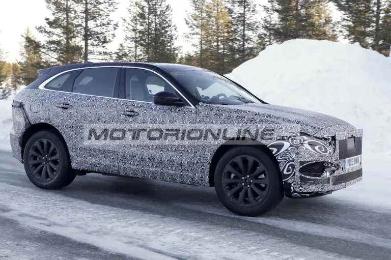 Jaguar F-Pace - Foto spia 6-3-2020 - 4