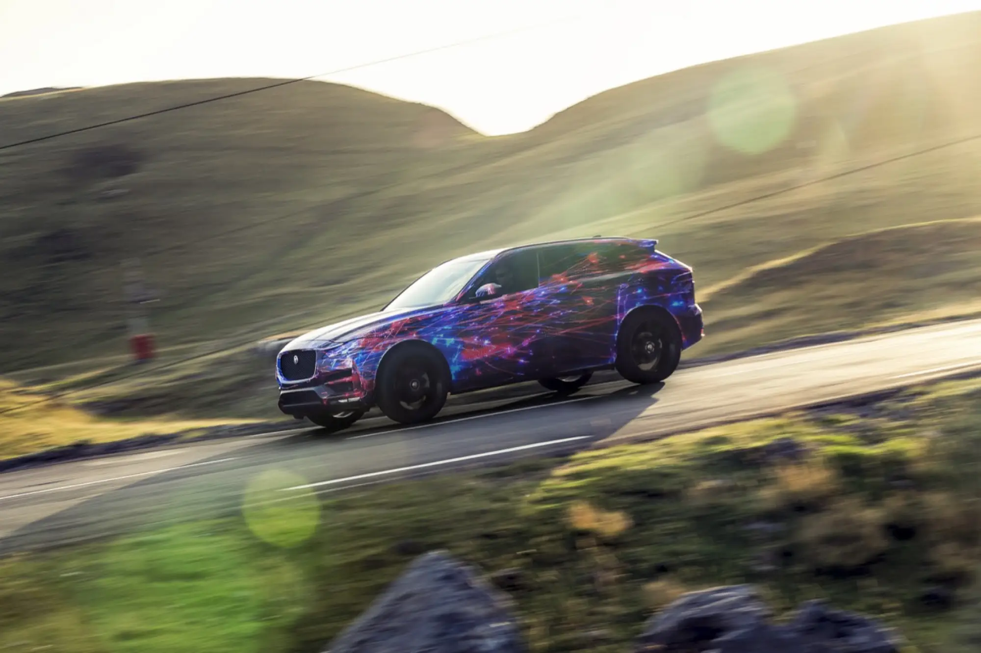 Jaguar F-PACE - nuove immagini del veicolo del Giaguaro - 3