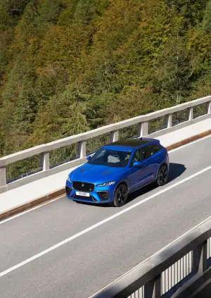 Jaguar F-Pace SVR 2021 - 15