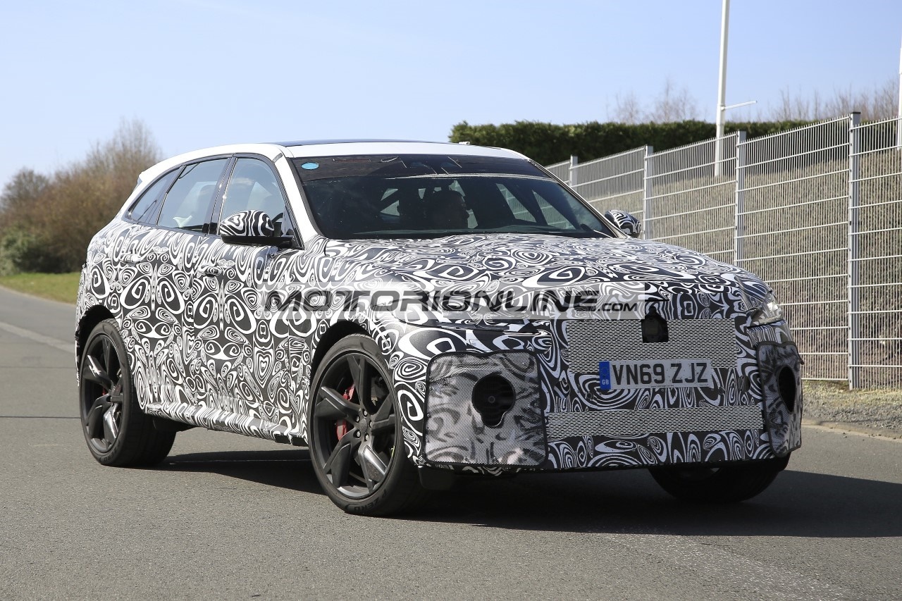 Jaguar F-Pace SVR facelift - foto spia 17-3-2020
