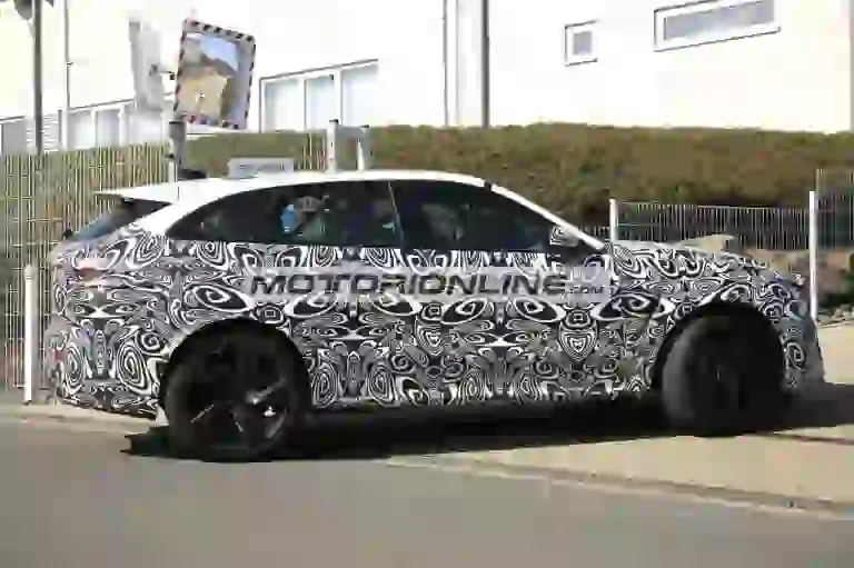 Jaguar F-Pace SVR facelift - foto spia 17-3-2020 - 5