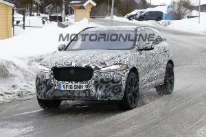 Jaguar F-Pace SVR - Foto spia 20-03-2017 - 2