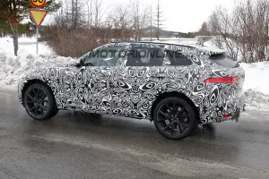 Jaguar F-Pace SVR - Foto spia 20-03-2017 - 7