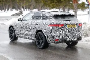 Jaguar F-Pace SVR - Foto spia 20-03-2017 - 9