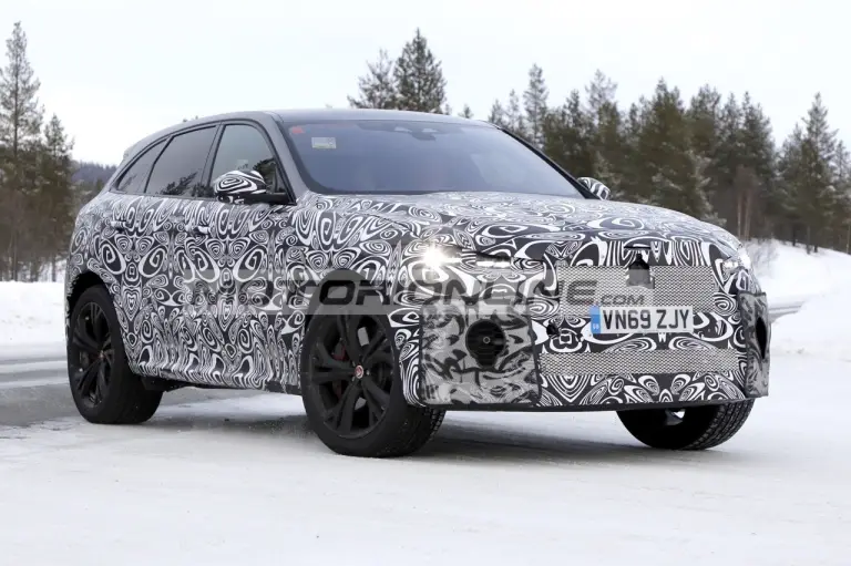 Jaguar F-Pace SVR - Foto spia 7-3-2020 - 4