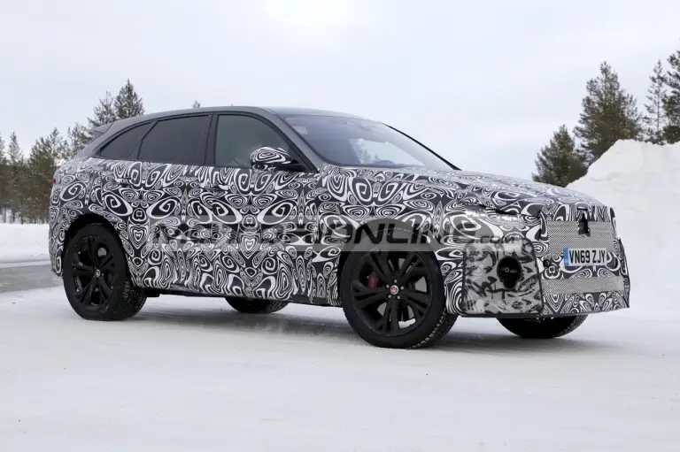 Jaguar F-Pace SVR - Foto spia 7-3-2020 - 6