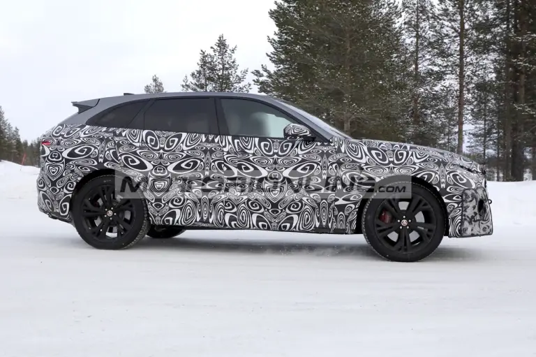 Jaguar F-Pace SVR - Foto spia 7-3-2020 - 8