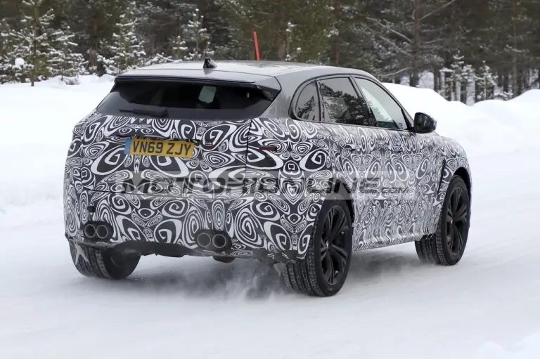 Jaguar F-Pace SVR - Foto spia 7-3-2020 - 14