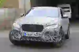 Jaguar F-Pace SVR foto spia Nurburgring 20 settembre 2016 - 3