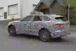 Jaguar F-Pace SVR foto spia Nurburgring 20 settembre 2016 - 7