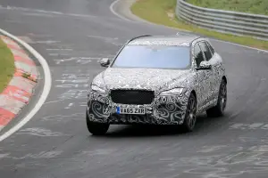 Jaguar F-Pace SVR foto spia Nurburgring 20 settembre 2016 - 11