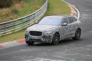 Jaguar F-Pace SVR foto spia Nurburgring 20 settembre 2016 - 12