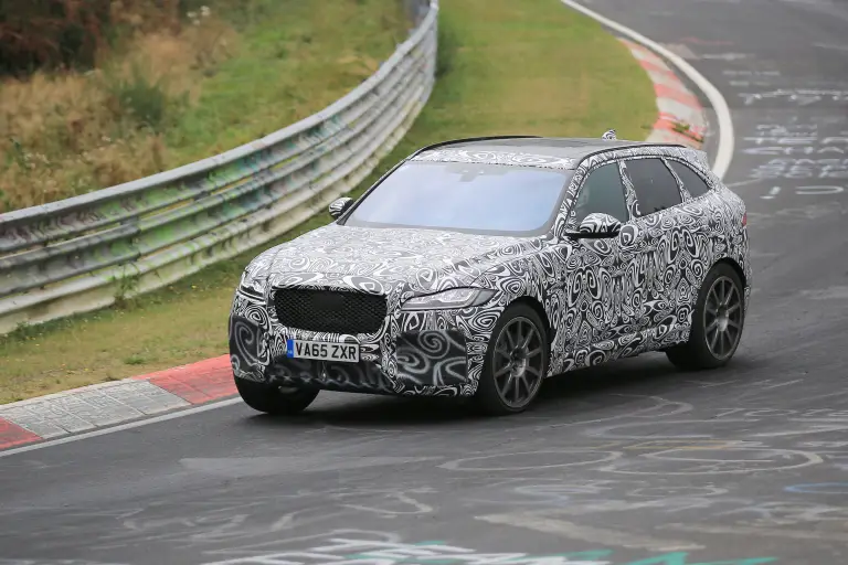 Jaguar F-Pace SVR foto spia Nurburgring 20 settembre 2016 - 12