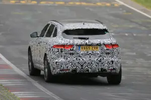 Jaguar F-Pace SVR foto spia Nurburgring 20 settembre 2016 - 17