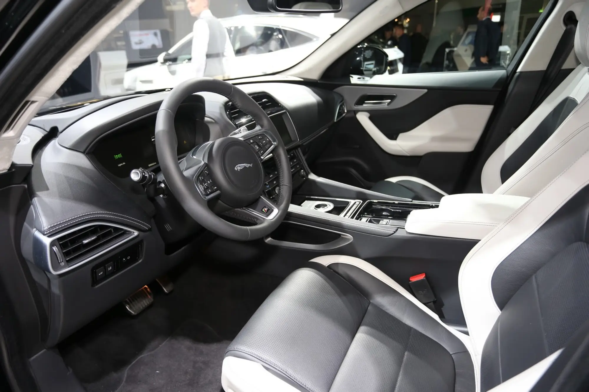 Jaguar F-Pace SVR - Salone di Francoforte 2017 - 8