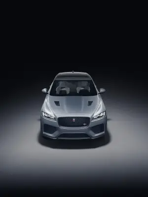 Jaguar F-Pace SVR - 8