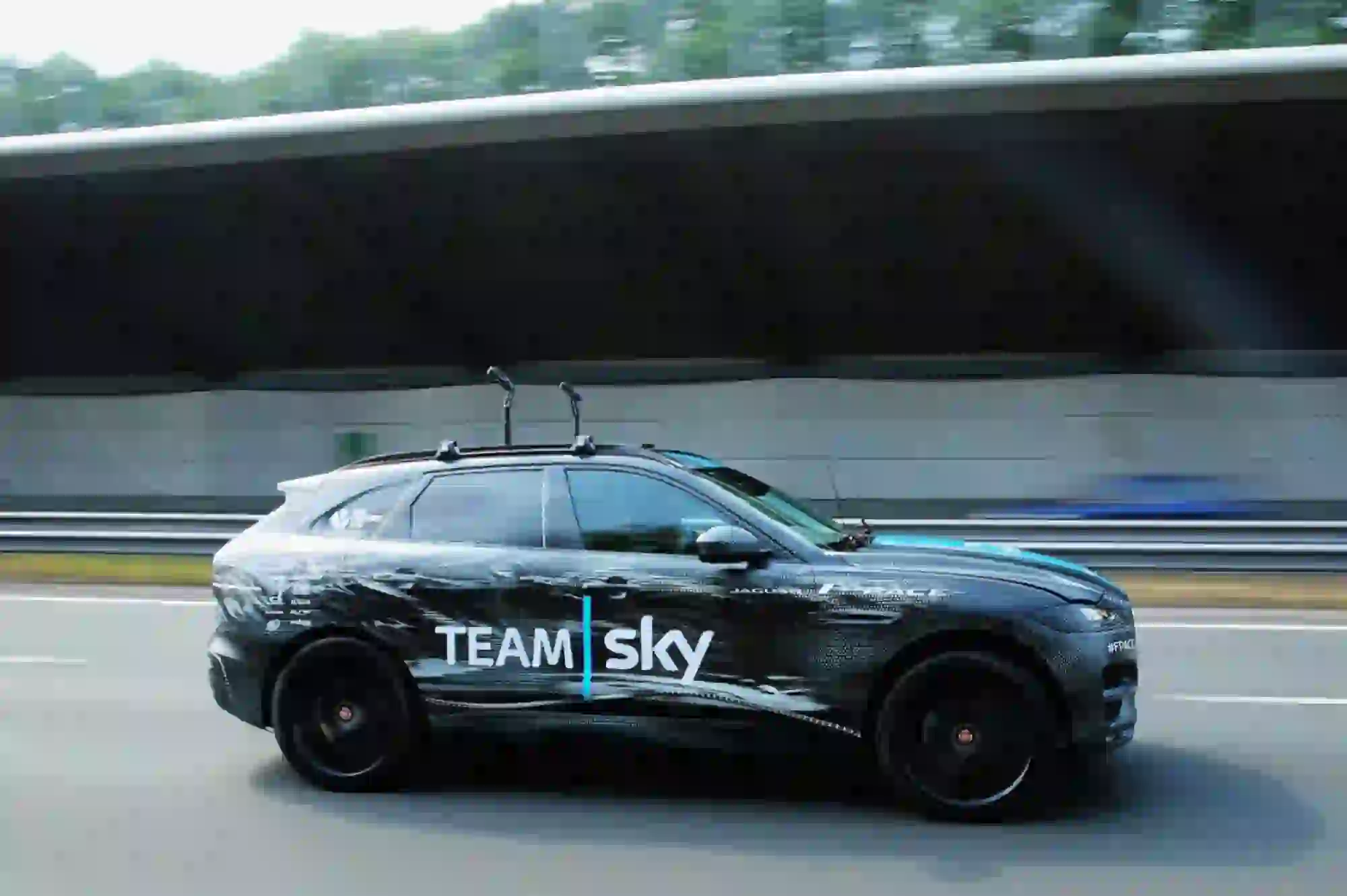 Jaguar F-Pace - Tour de France - 2